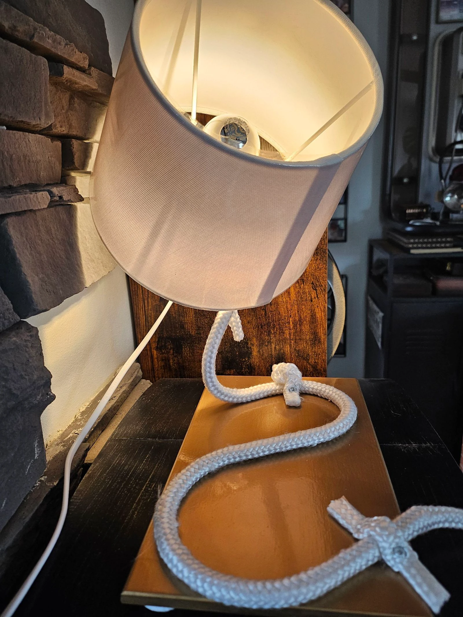 Lampe modèle unique  – photo 4
